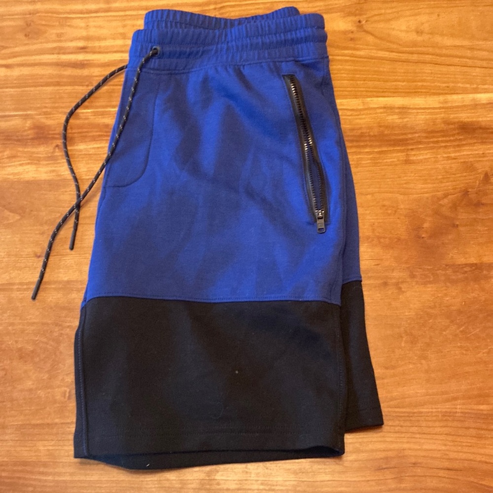 3/$20 American Eagle two-tone shorts